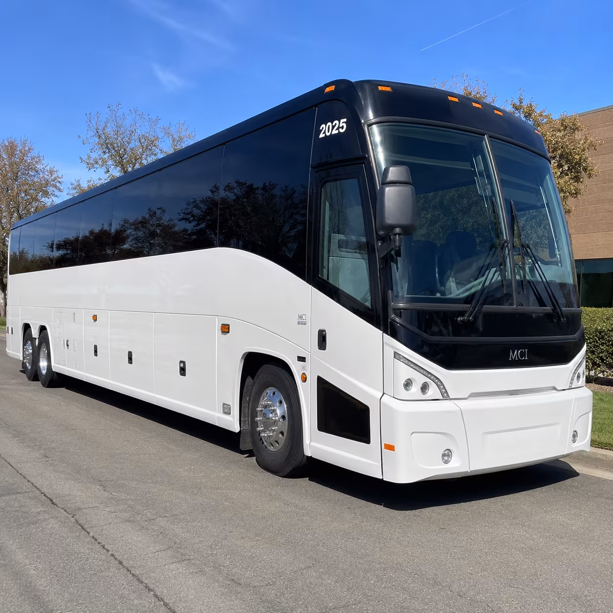 airport transfer buses for corporate groups flying into pbi djt fll or mia